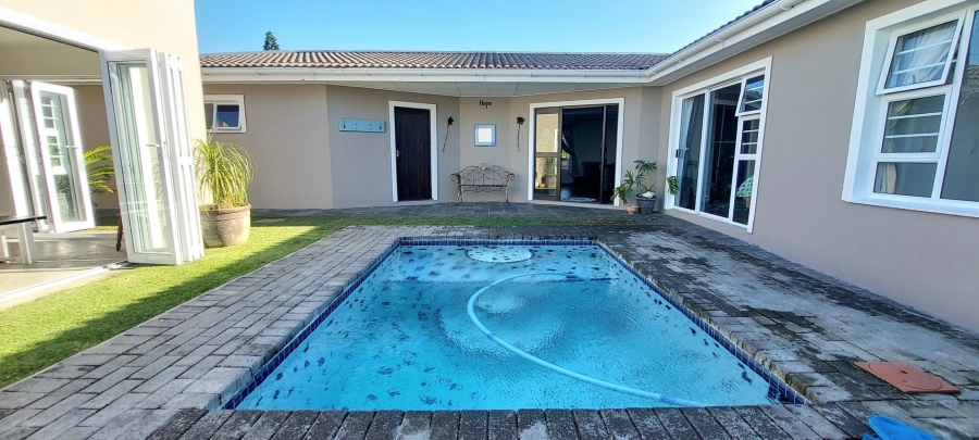 3 Bedroom Property for Sale in Sunrise On Sea Eastern Cape